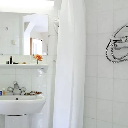 Hotel Americain 2*