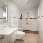 Hotel Americain 2*